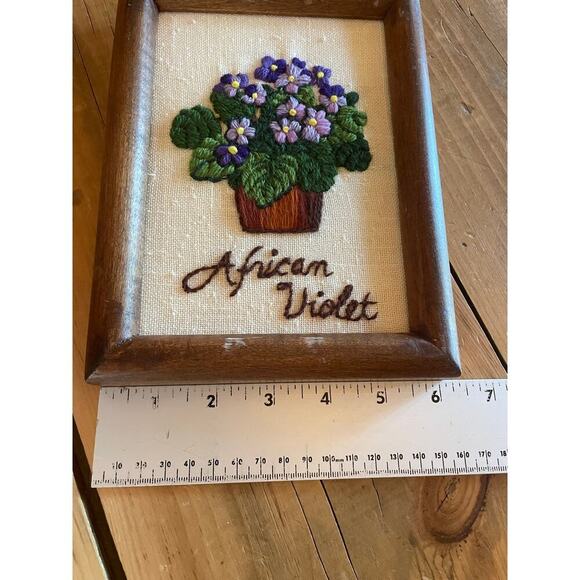 2 Vintage Framed 1979 Hand Stitched Floral Art.Violets & Begonias Signed on back - Picture 6 of 6